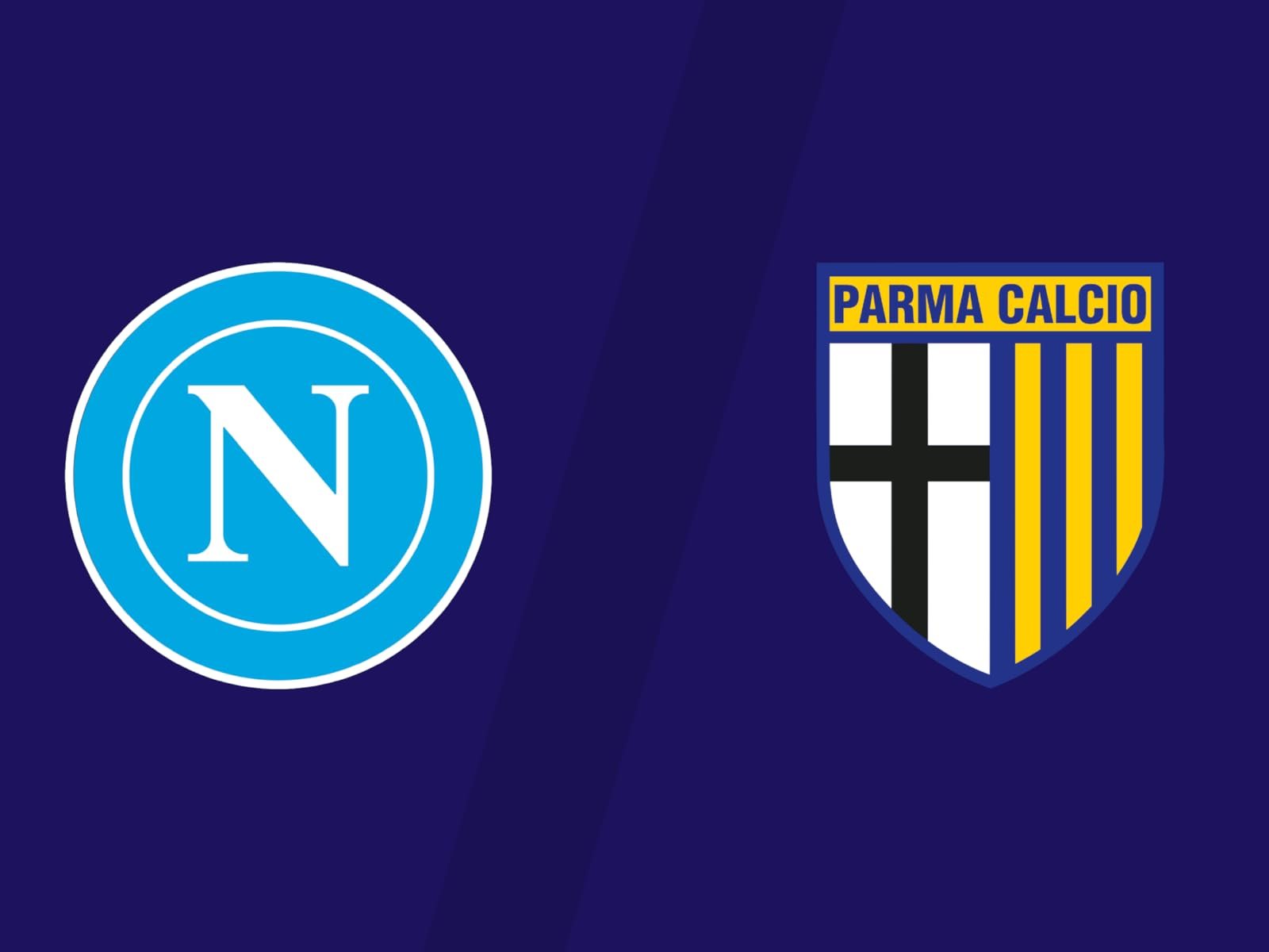 Comparativa de escudos oficiales del SSC Napoli y Parma Calcio sobre fondo azul marino dividido para previa de la Serie A.