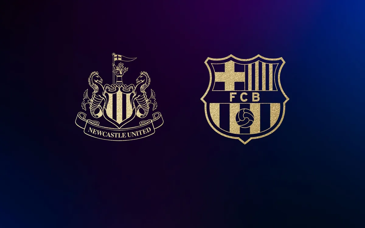 PRONÓSTICOS Escudos oficiales del Newcastle United y el FC Barcelona diseñados en oro metálico, dispuestos uno al lado del otro sobre un fondo degradado en tonos morado y azul oscuro.