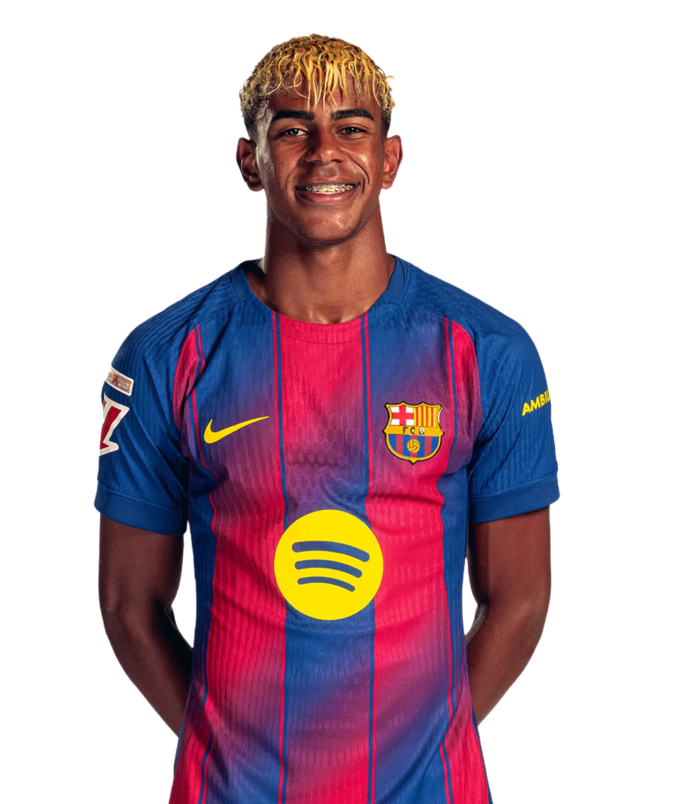 BARCELONA Lamine Yamal sonriendo con la equipación oficial del FC Barcelona y el pelo teñido de rubio.