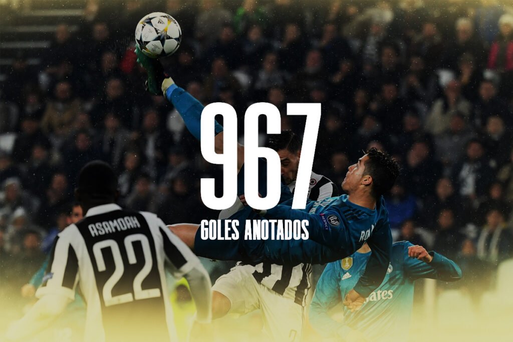 cristiano-ronaldo-967-goles-record-historico-chilena Cristiano Ronaldo realizando su famosa chilena con el Real Madrid frente a la Juventus, con texto superpuesto de 967 goles anotados.