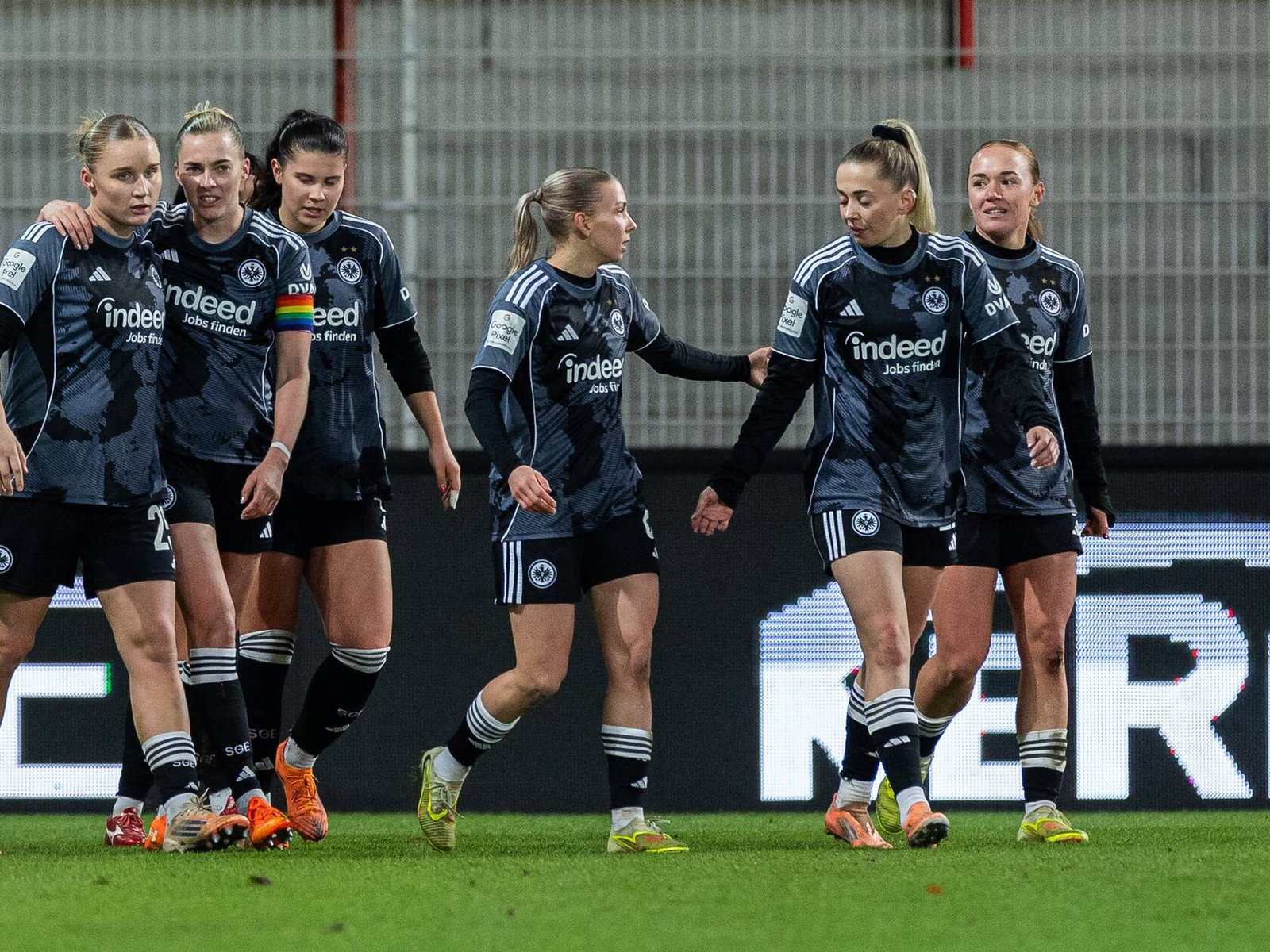 Leverkusen Jugadoras del Bayer 04 Leverkusen celebrando un título juntas en equipo